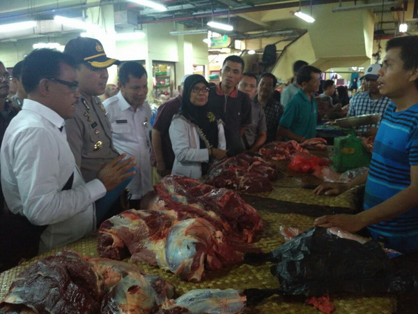 Jelang Akhir Tahun, Kapolres dan OPD Kampar Gelar Operasi Pasar